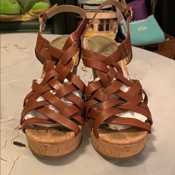 guess eppie wedge sandal